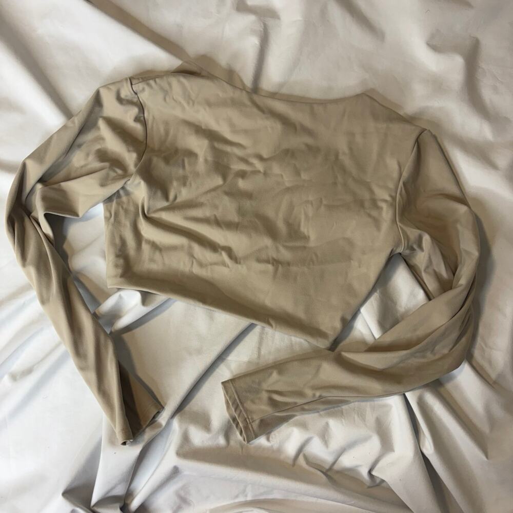 Beige Long Sleeve Twist Knot Crop Top - Picture 3 of 3
